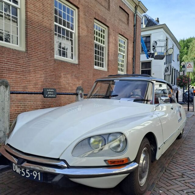 Vandaag Stadshart Oldtimer- en klassiekerdag
Het centrum wordt vandaag verfraaid met een mooi aantal Oldtimers en Klassiekers.
Kom gezellig, en geniet van de prachtige autos en het prachtige weer.
#StadshartLeerdam #oldtimer #oldtimerdag #waarsfeerenambachtsamenkomen