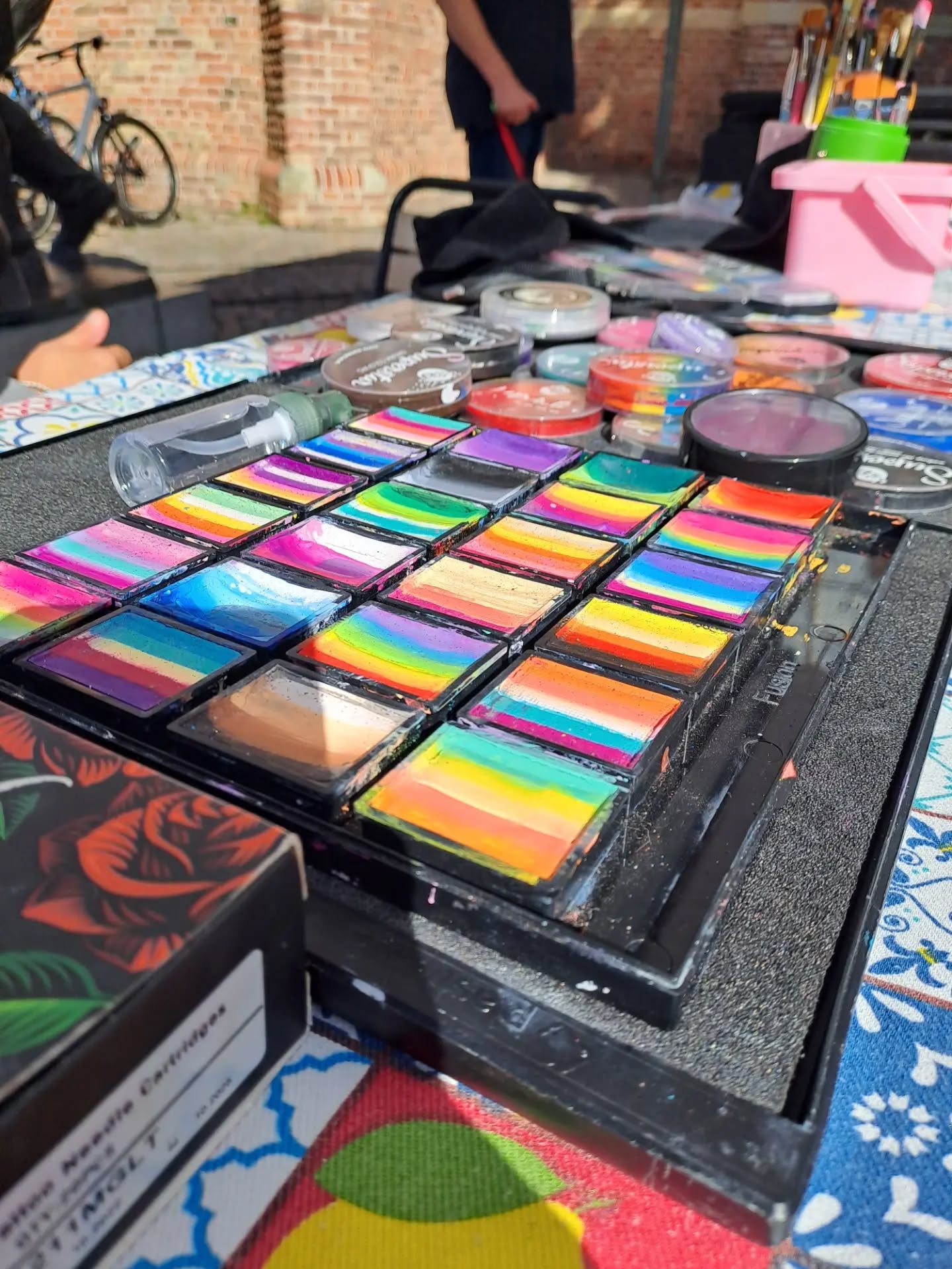 Streekmarkt De Week Van Ons Eten | Activiteiten Kids
- Doe mee met de Fien en Teun speurtocht en maak kans op toegangstickets voor Avonturen Boerderij Molenwaard.
- Ontmoet Fien en Teun tijdens de Meet & Greet
- Laat je vandaag gratis schminken bij @appeltjeleerdam
Kom je ook?
#StadshartLeerdam #fienenteun #winactie#schminken #waarsfeerenambachtsamenkomen